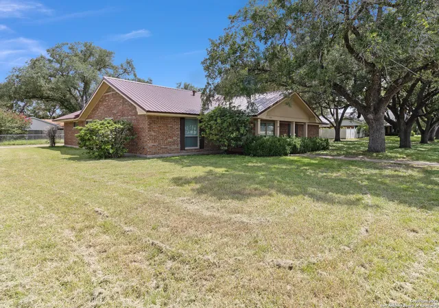 Photo 1 of Single family home for sale at 510 E Inez, Beeville, TX 78102 | MLS# 1885835 | Listing updated on 2025-11-12
