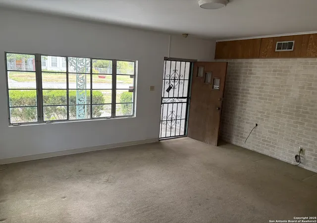 2nd image of 1828 W Craig Pl, San Antonio, TX 78201 | MLS# 1885907