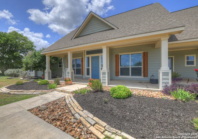 4th image of 2048 E Martindale, Seguin, TX 78155 | MLS# 1885914