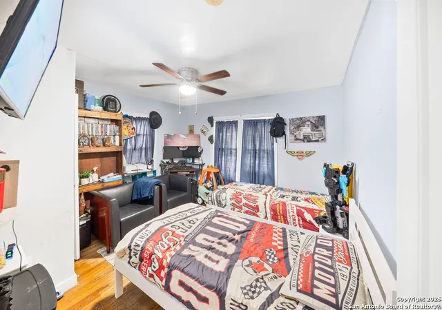 Photo 4 of Sale Pending at 427 Muegge, San Antonio, TX 78202 | MLS# 1885949 | Listing updated on 2025-10-09