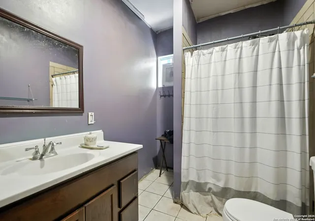 Photo 4 of Sale Pending at 1623 W Ashby Pl, San Antonio, TX 78201 | MLS# 1885954 | Listing updated on 2025-10-08