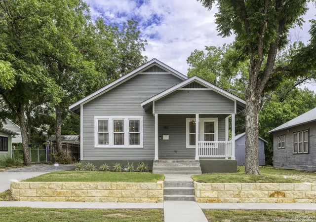 Photo 2 of Sale Pending at 353 E Woodlawn Ave, San Antonio, TX 78212 | MLS# 1886021 | Listing updated on 2026-01-17