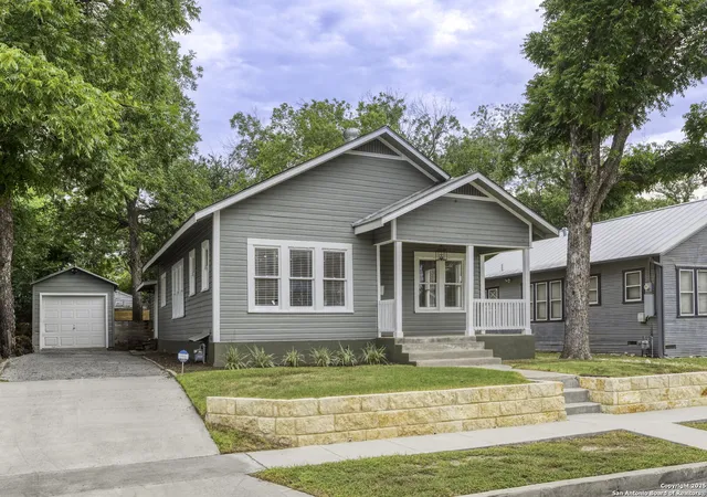 Photo 3 of Sale Pending at 353 E Woodlawn Ave, San Antonio, TX 78212 | MLS# 1886021 | Listing updated on 2026-01-17