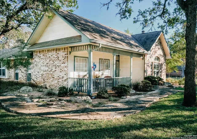 Photo 1 of Single family home for sale at 309 E Oak Wood Rd, Kerrville, TX 78028 | MLS# 1886064 | Listing updated on 2025-11-08