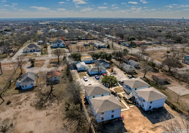 Photo 3 of Multi family home for sale at 927 W Formosa Blvd, San Antonio, TX 78221 | MLS# 1886094 | Listing updated on 2025-08-04