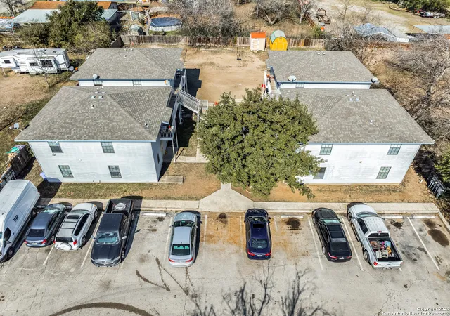 Photo 4 of House for sale at 927 W Formosa Blvd, San Antonio, TX 78221 | MLS# 1886094 | Listing updated on 2025-08-04