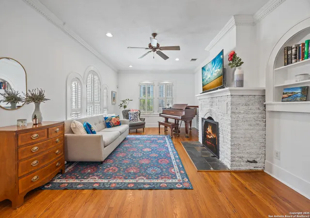 3rd image of 422 W Hollywood Ave, San Antonio, TX 78212 | MLS# 1886167