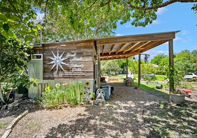 2nd image of 131 Larchmont, San Antonio, TX 78209 | MLS# 1886187
