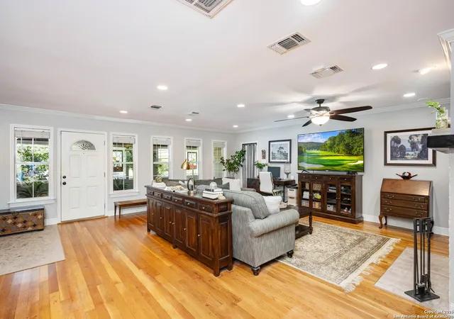 Photo 4 of Single family home for sale at 131 Larchmont, San Antonio, TX 78209 | MLS# 1886187 | Listing updated on 2026-06-09