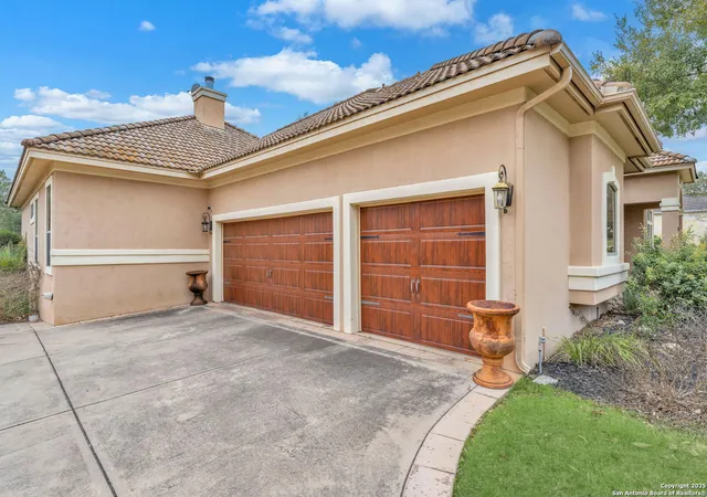 Photo 3 of Sale Pending at 24514 Birdie Ridge, San Antonio, TX 78260 | MLS# 1886344 | Listing updated on 2025-11-11