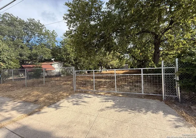 Photo 1 of Land for sale at 5007 Bluff, San Antonio, TX 78228 | MLS# 1886487 | Listing updated on 2026-02-14