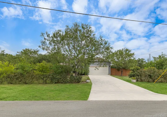 Photo 3 of Sale Pending at 215 County Road 3820, San Antonio, TX 78253 | MLS# 1886534 | Listing updated on 2025-10-13