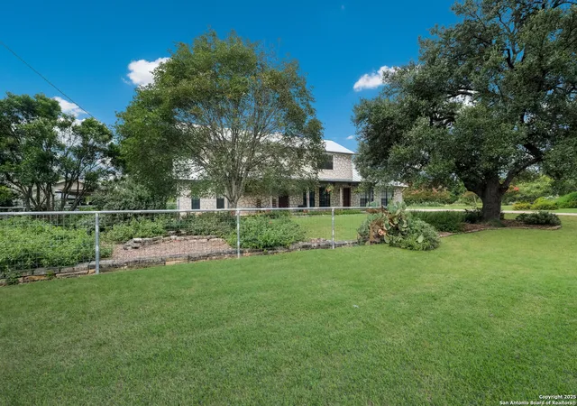 Photo 2 of Sale Pending at 26139 Timberline Dr, San Antonio, TX 78260 | MLS# 1886634 | Listing updated on 2025-11-23