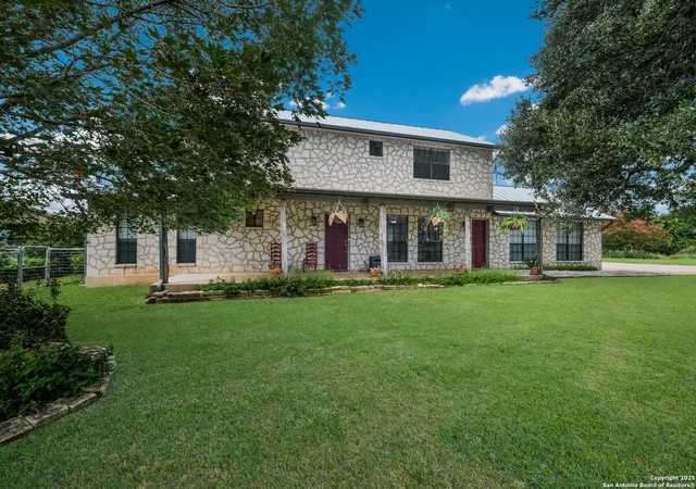 Photo 3 of Sale Pending at 26139 Timberline Dr, San Antonio, TX 78260 | MLS# 1886634 | Listing updated on 2025-11-23