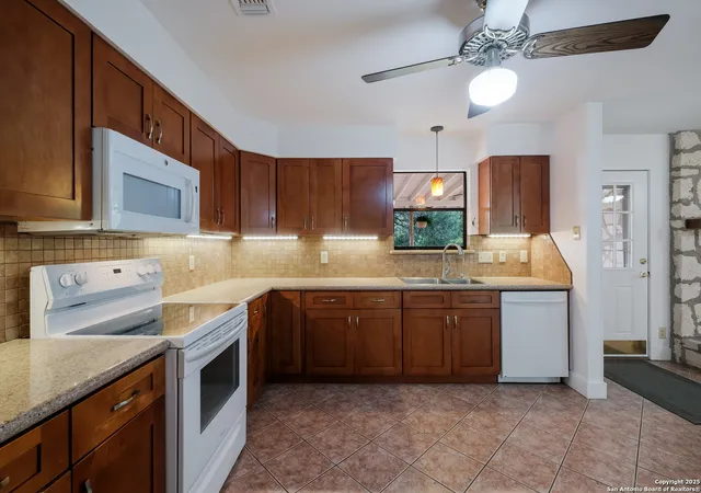 Photo 4 of Sale Pending at 26139 Timberline Dr, San Antonio, TX 78260 | MLS# 1886634 | Listing updated on 2025-11-23