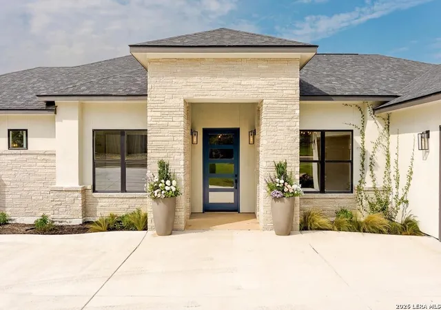 Photo 1 of Single family home for sale at 2089 Summit Crest Dr, Kerrville, TX 78028 | MLS# 1886800 | Listing updated on 2026-05-05