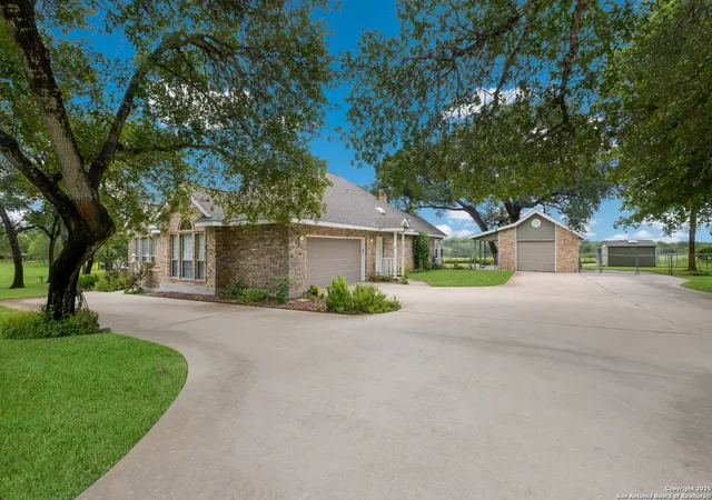 2nd image of 228 Fawn Lane, Floresville, TX 78114 | MLS# 1886915