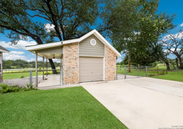 Photo 3 of Sale Pending at 228 Fawn Ln, Floresville, TX 78114 | MLS# 1886915 | Listing updated on 2026-01-18