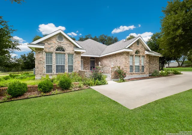 Photo 3 of Sale Pending at 228 Fawn Ln, Floresville, TX 78114 | MLS# 1886915 | Listing updated on 2026-01-18