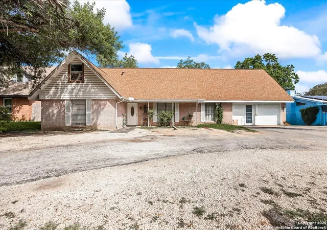 Photo 2 of Single family home for sale at 1015 Tamworth Dr, San Antonio, TX 78213 | MLS# 1886974 | Listing updated on 2025-10-13