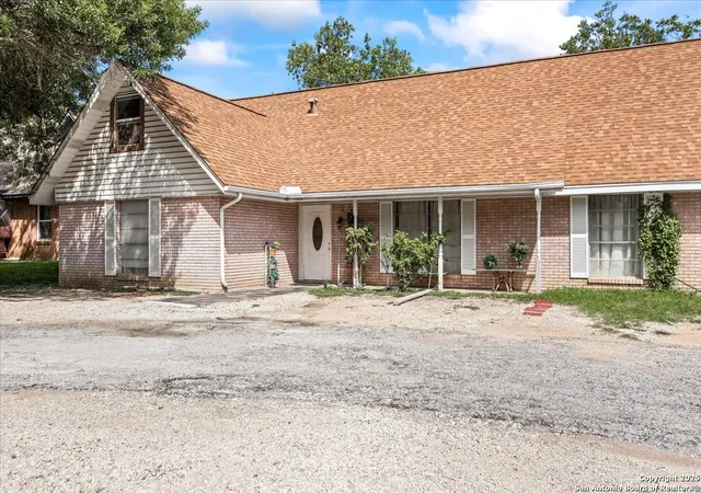 Photo 3 of Single family home for sale at 1015 Tamworth Dr, San Antonio, TX 78213 | MLS# 1886974 | Listing updated on 2025-10-13