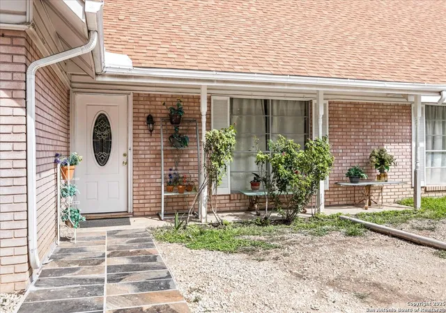 Photo 3 of Single family home for sale at 1015 Tamworth Dr, San Antonio, TX 78213 | MLS# 1886974 | Listing updated on 2025-10-13