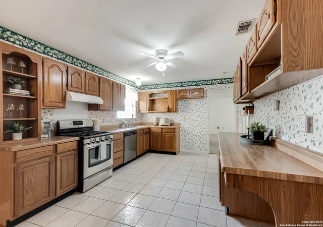 Photo 2 of Sale Pending at 5411 Rolling Wood, San Antonio, TX 78228 | MLS# 1886994 | Listing updated on 2025-10-06