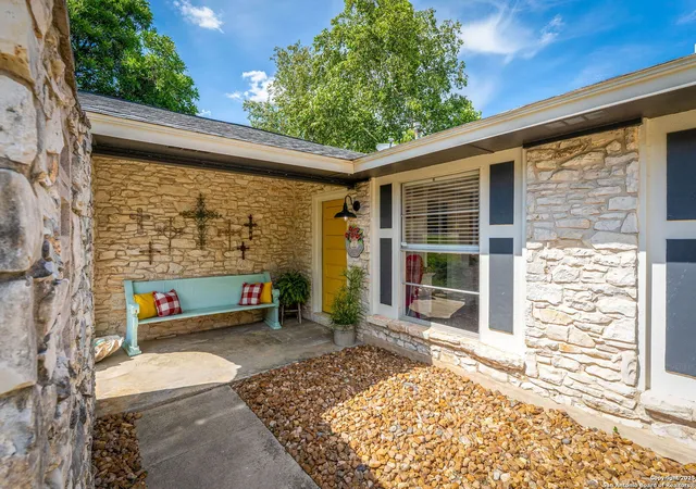 Photo 1 of Sale Pending at 211 Greycliff, San Antonio, TX 78233 | MLS# 1886999 | Listing updated on 2026-01-16