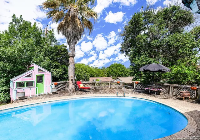 Photo 3 of Sale Pending at 211 Greycliff, San Antonio, TX 78233 | MLS# 1886999 | Listing updated on 2026-01-16