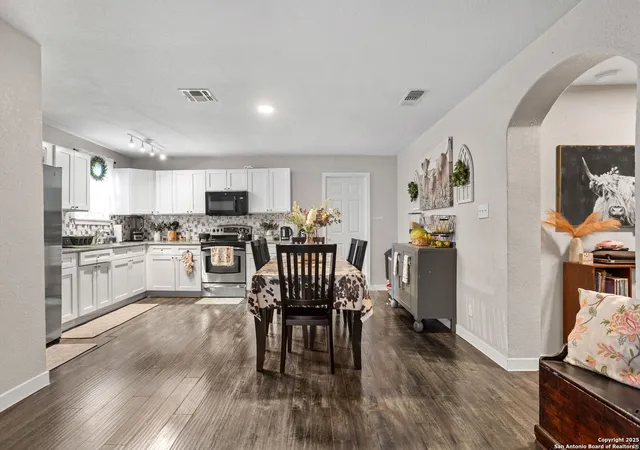 4th image of 722 Menefee, San Antonio, TX 78237 | MLS# 1887042