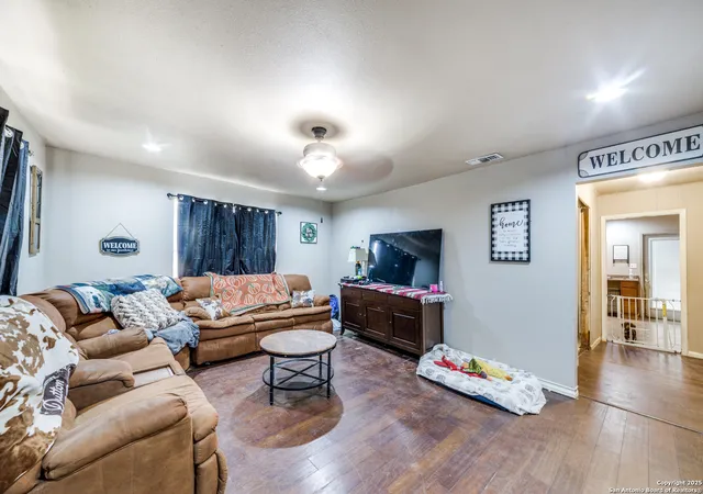 Photo 3 of Single family home for sale at 914 Trail, Floresville, TX 78114 | MLS# 1887088 | Listing updated on 2026-01-09