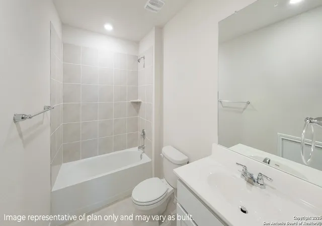 Photo 4 of Sale Pending at 21108 Gravel Keep, San Antonio, TX 78266 | MLS# 1887121 | Listing updated on 2025-12-08