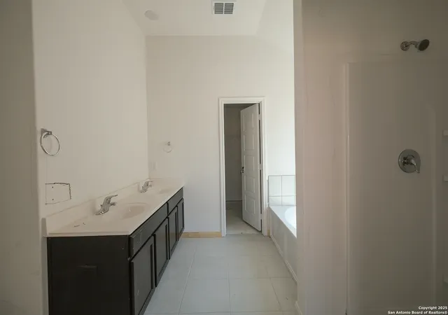 Photo 4 of Sale Pending at 4911 Topaz Bnd, San Antonio, TX 78222 | MLS# 1887159 | Listing updated on 2025-10-06