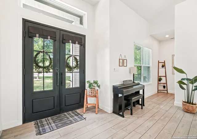 Photo 3 of Single family home for sale at 11260 Beverly Hills, Helotes, TX 78023 | MLS# 1887191 | Listing updated on 2025-12-02