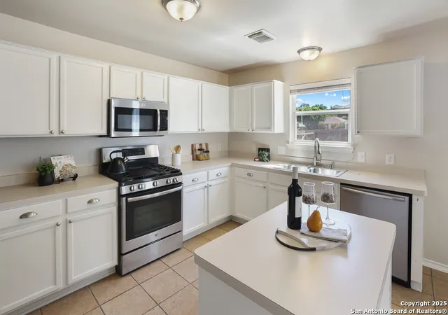 4th image of 15811 Beaufort Blvd, Selma, TX 78154 | MLS# 1887233
