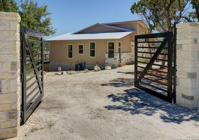 Photo 4 of Single family home for sale at 500 Naked Indian, New Braunfels, TX 78132 | MLS# 1887244 | Listing updated on 2025-11-26