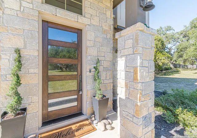 Photo 2 of Single family home for sale at 561 Five Oaks, Canyon Lake, TX 78133 | MLS# 1887274 | Listing updated on 2025-11-04