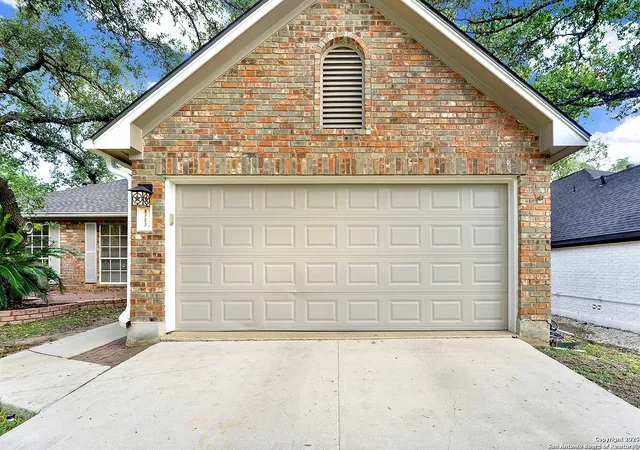 Photo 3 of Sale Pending at 8707 Boreas, Universal City, TX 78148 | MLS# 1887304 | Listing updated on 2025-09-25