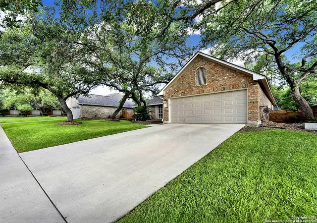 Photo 3 of Sale Pending at 8707 Boreas, Universal City, TX 78148 | MLS# 1887304 | Listing updated on 2025-09-25