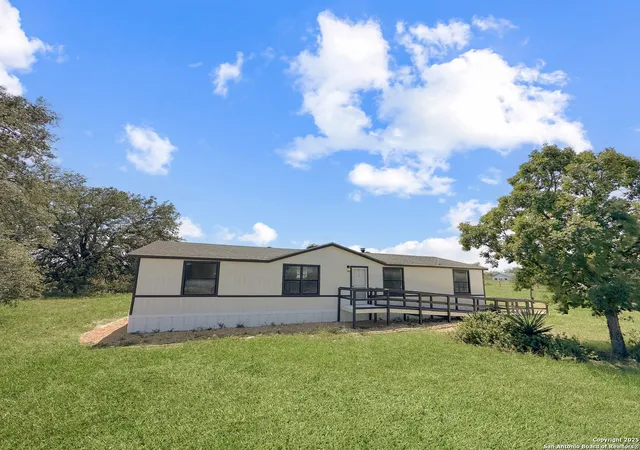 3rd image of 203 Eagle Ridge Dr, Floresville, TX 78114 | MLS# 1887329