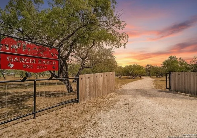 2nd image of 976 County Road 7718, Devine, TX 78016 | MLS# 1887467