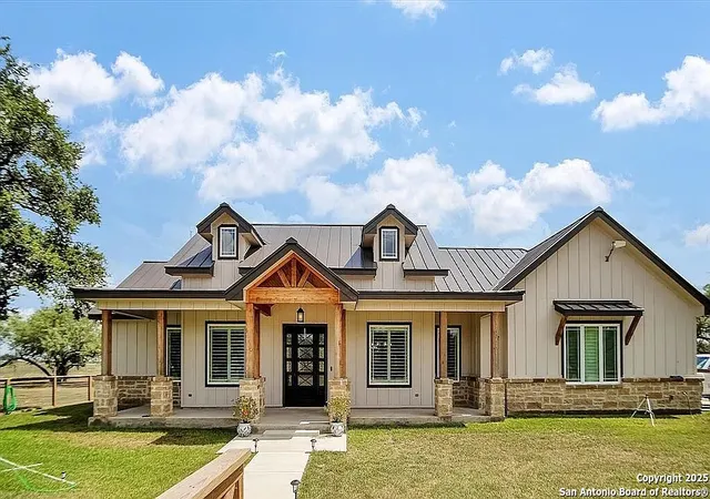 3rd image of 976 County Road 7718, Devine, TX 78016 | MLS# 1887467