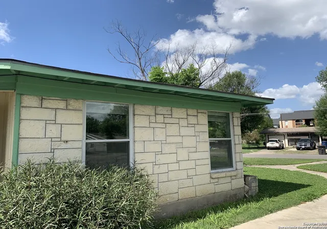 Photo 2 of Multi family home for sale at 111 Laddie, San Antonio, TX 78201 | MLS# 1887489 | Listing updated on 2026-02-20