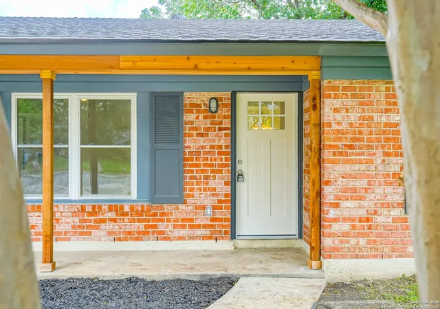 Photo 2 of Sale Pending at 433 Byrd, Universal City, TX 78148 | MLS# 1887503 | Listing updated on 2025-10-28