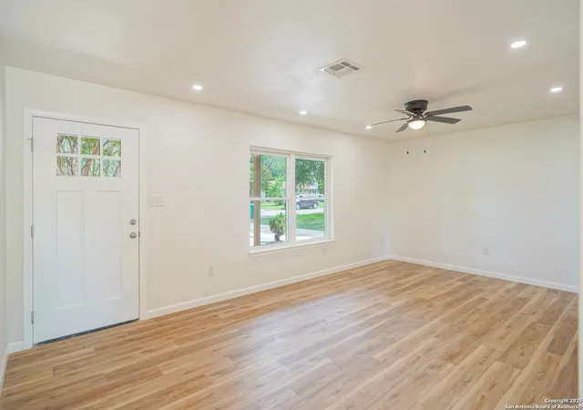 Photo 3 of Sale Pending at 433 Byrd, Universal City, TX 78148 | MLS# 1887503 | Listing updated on 2025-10-28