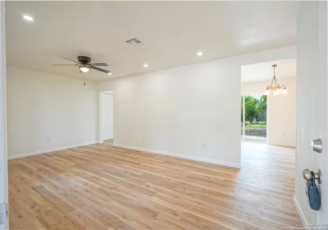 Photo 3 of Sale Pending at 433 Byrd, Universal City, TX 78148 | MLS# 1887503 | Listing updated on 2025-10-28