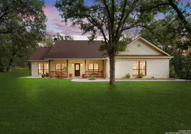 2nd image of 205 Oak Hollow Dr, La Vernia, TX 78121 | MLS# 1887539