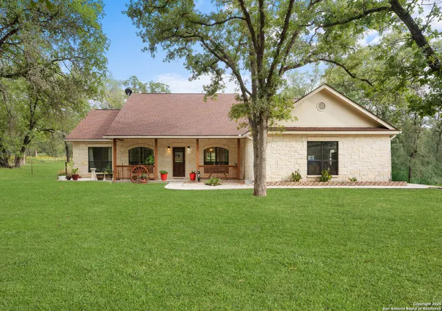 Photo 3 of Sale Pending at 205 Oak Holw Dr, La Vernia, TX 78121 | MLS# 1887539 | Listing updated on 2026-01-27