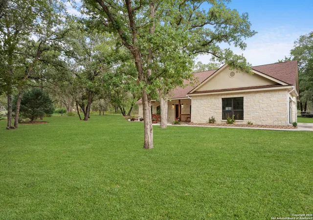 Photo 4 of Sale Pending at 205 Oak Holw Dr, La Vernia, TX 78121 | MLS# 1887539 | Listing updated on 2026-01-27