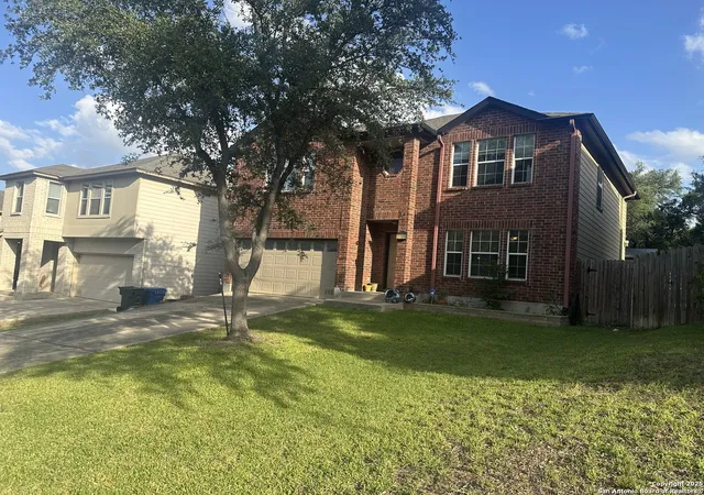 Photo 3 of Sale Pending at 17199 Irongate Rail, San Antonio, TX 78247 | MLS# 1887572 | Listing updated on 2025-09-21